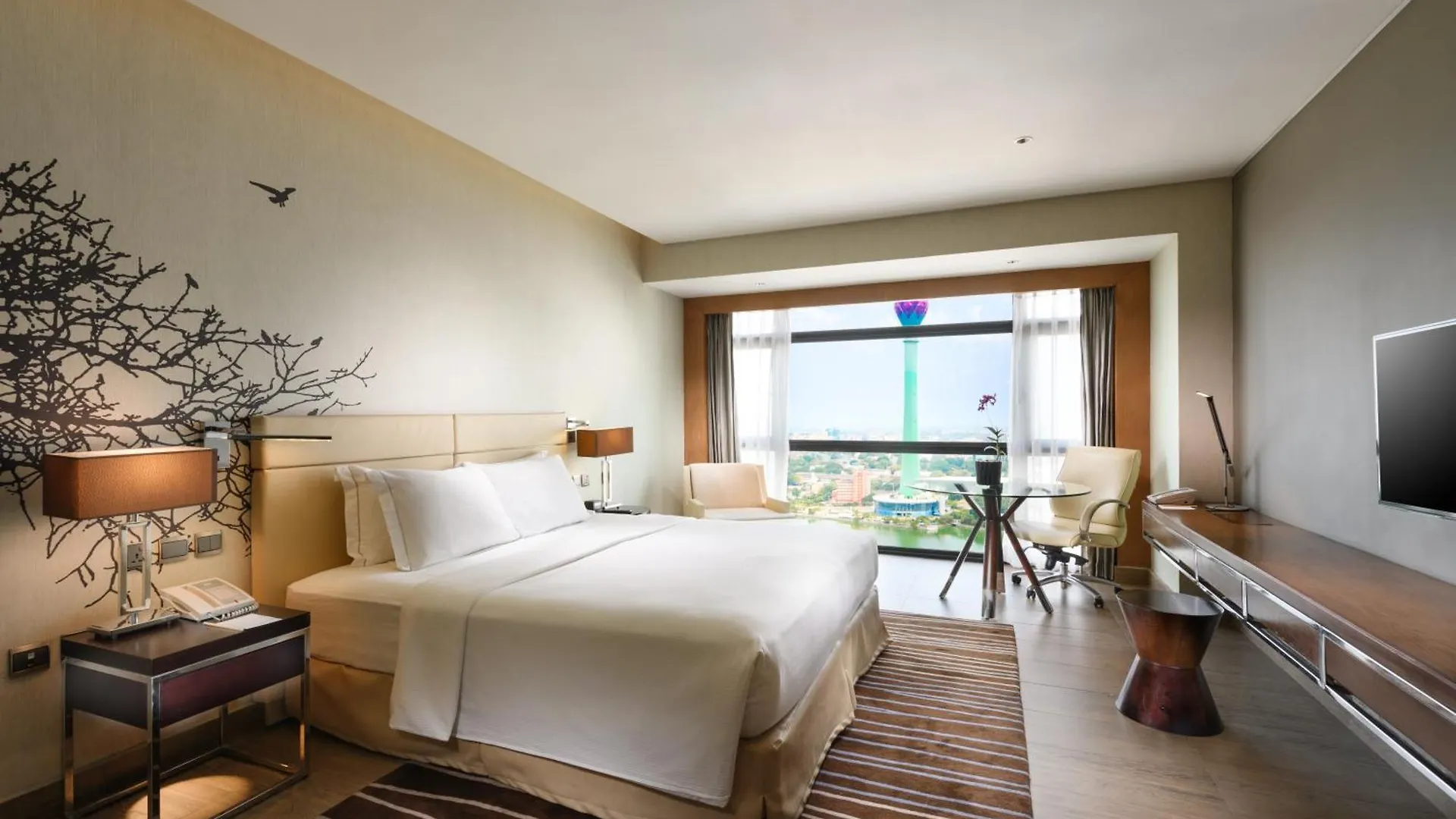 Hilton Colombo Residence 0*,
