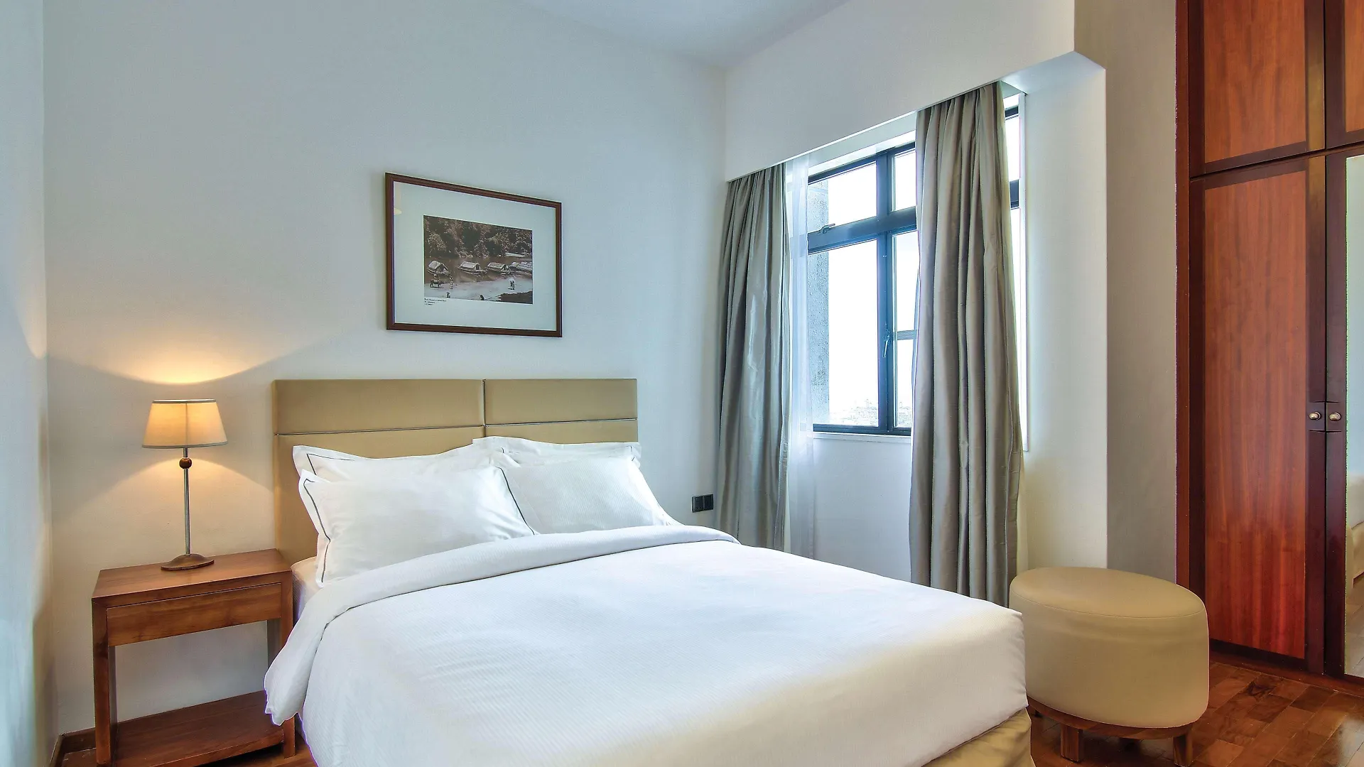 Hilton Colombo Residence 0*,